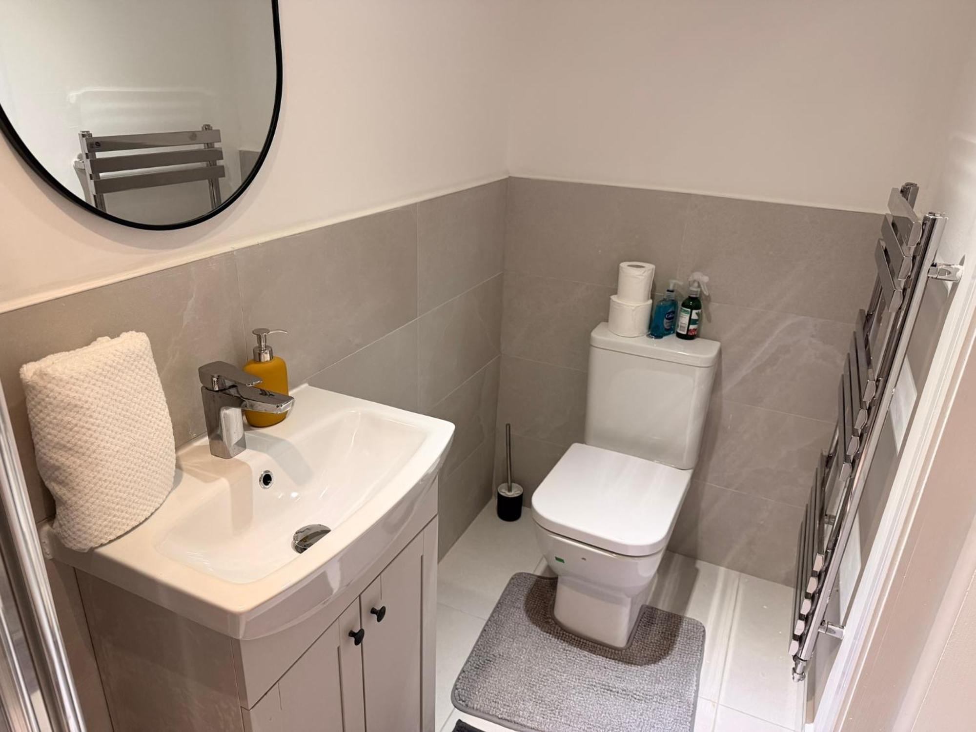 Luxury Rooms - Pick A Room - Free Parking & Kitchen Access, Near Etihad Stadium, The Coop Live & Piccadilly Station, Manchester — Photos 1
