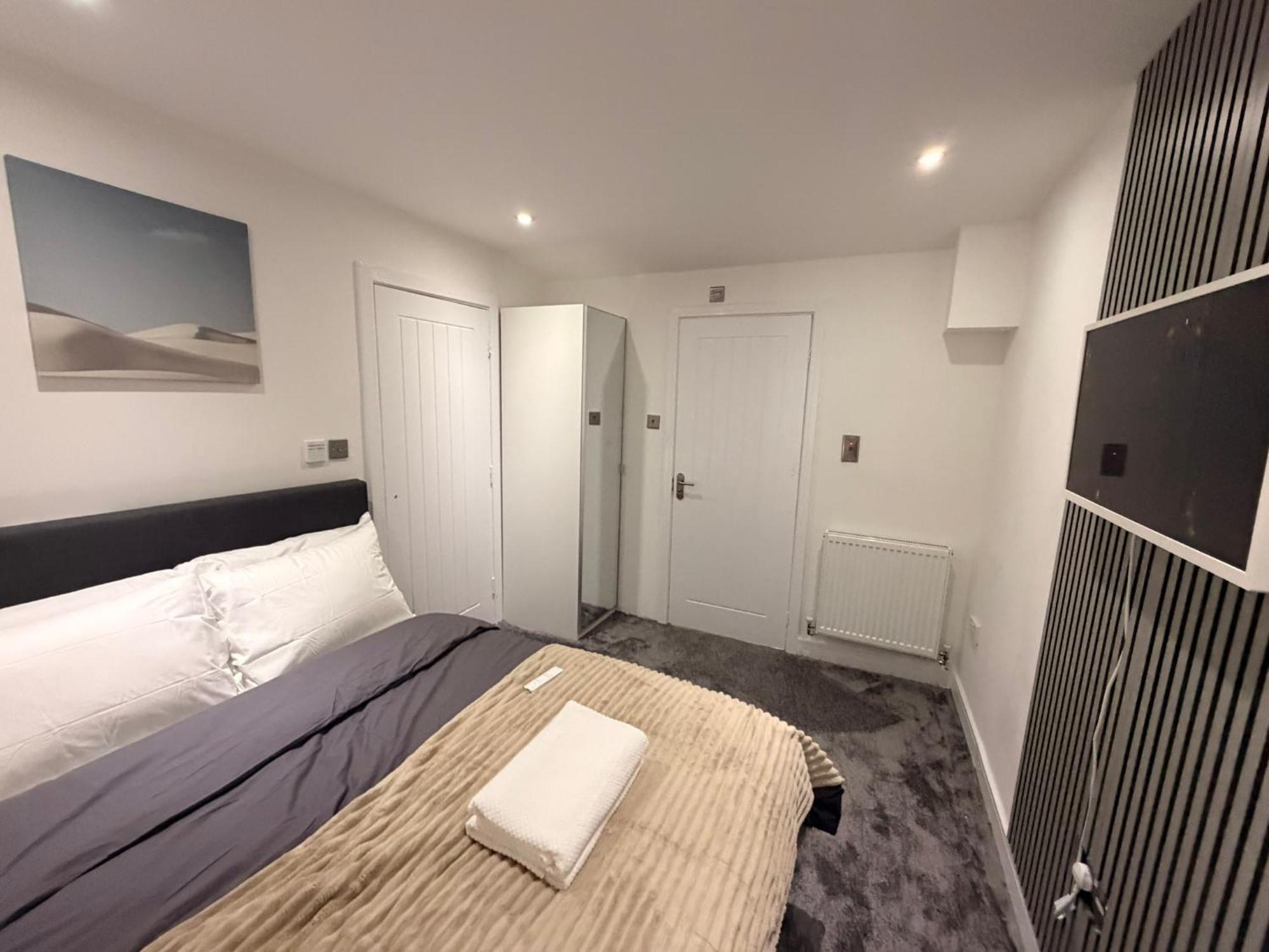 Luxury Rooms - Pick A Room - Free Parking & Kitchen Access, Near Etihad Stadium, The Coop Live & Piccadilly Station, Manchester — Photos 3