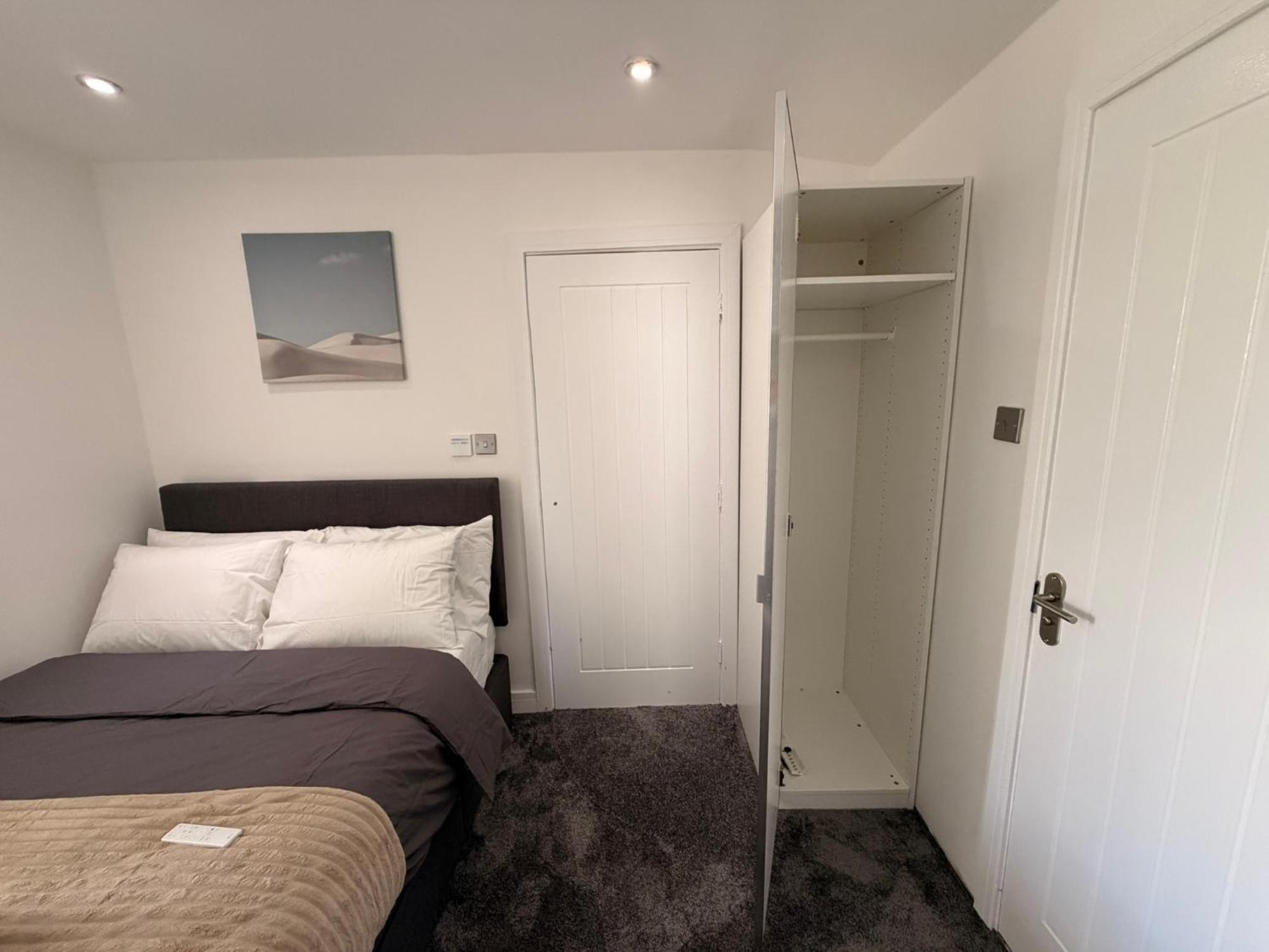 Luxury Rooms - Pick A Room - Free Parking & Kitchen Access, Near Etihad Stadium, The Coop Live & Piccadilly Station, Manchester — Photos 2